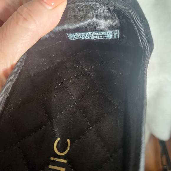 Vionic Elegant Black Embroidered Flats - Picture 6 of 7